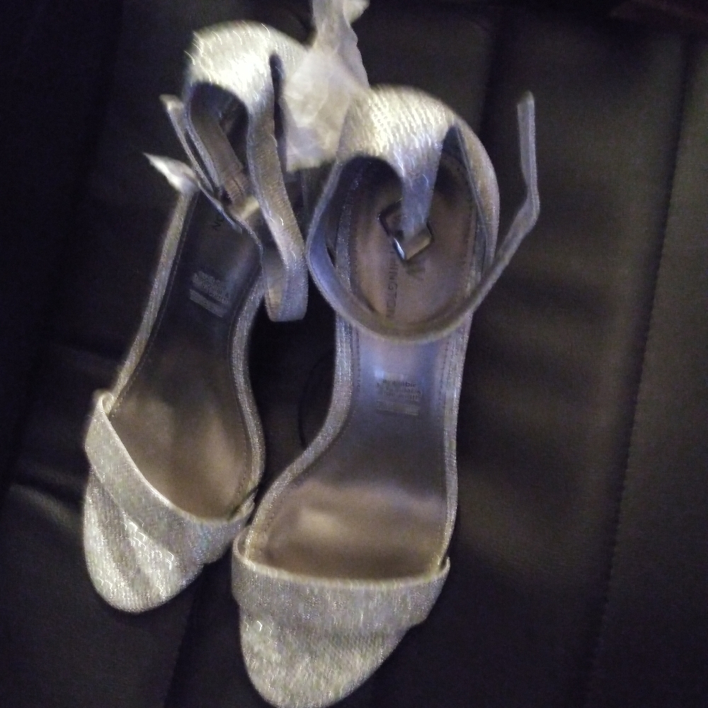 Heels - Picture 4 of 4